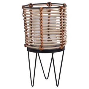 świecznik rattanowy na metalowym stelażu