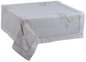 obrus kremowy z motywem drzewa