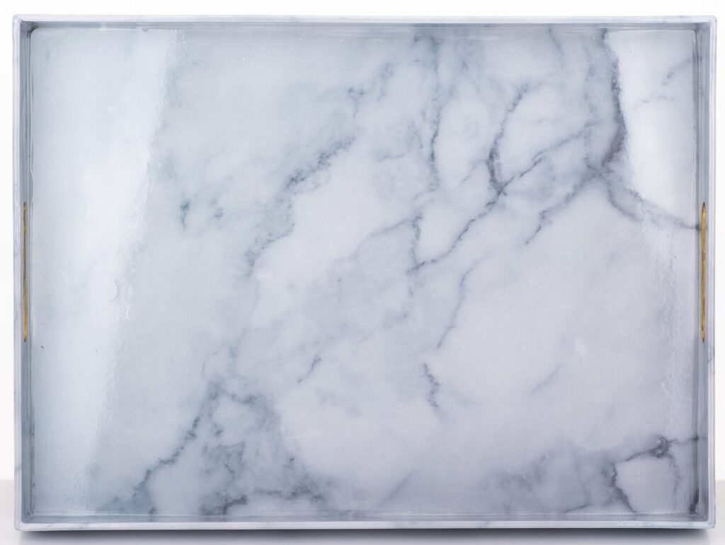 taca z elementem złotego